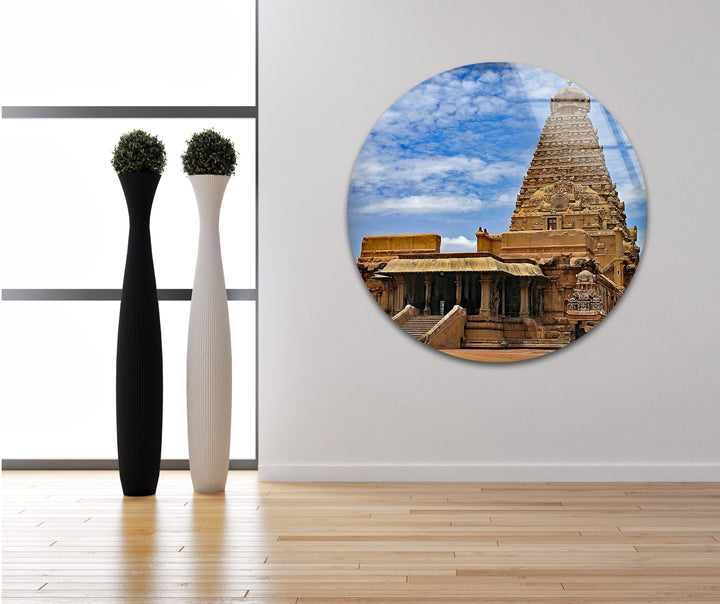 Celebrate history and culture with this elegant depiction of the Brihadeeswarar Temple on reinforced tempered glass.