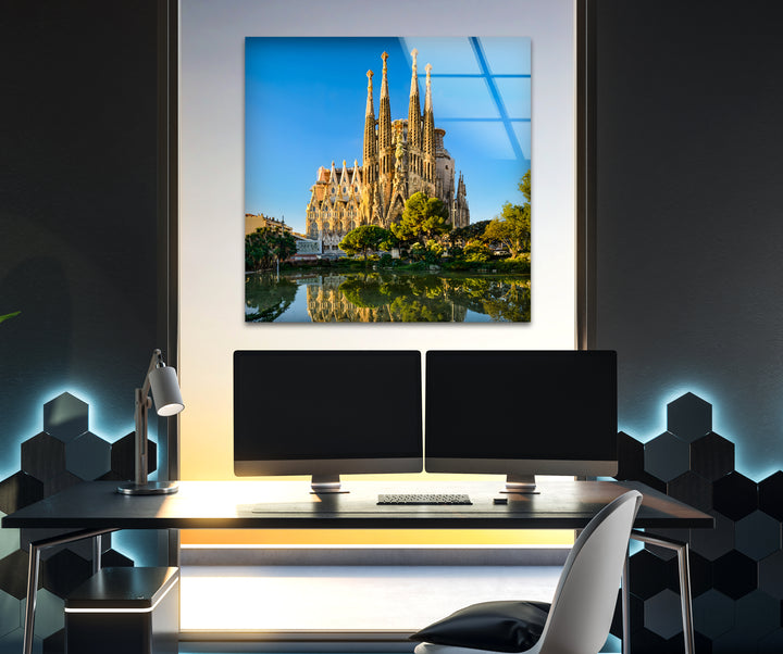 Sagrada Familia Glass Wall Art – Stunning View of Barcelona's Iconic Cathedral