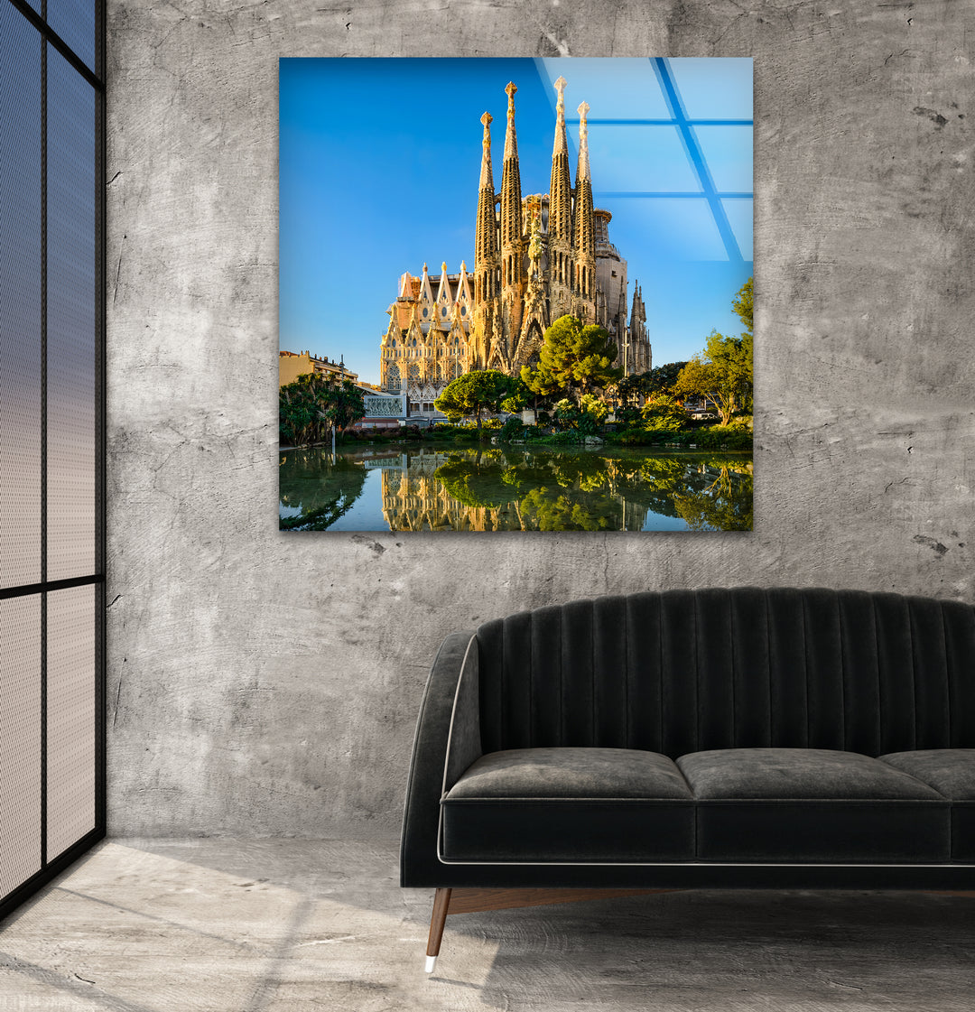 Sagrada Familia Glass Wall Art – Stunning View of Barcelona's Iconic Cathedral