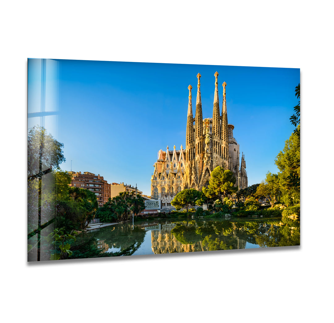 Sagrada Familia Glass Wall Art – Stunning View of Barcelona's Iconic Cathedral