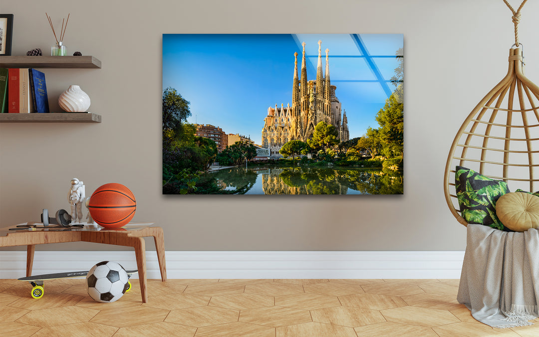 Sagrada Familia Glass Wall Art – Stunning View of Barcelona's Iconic Cathedral