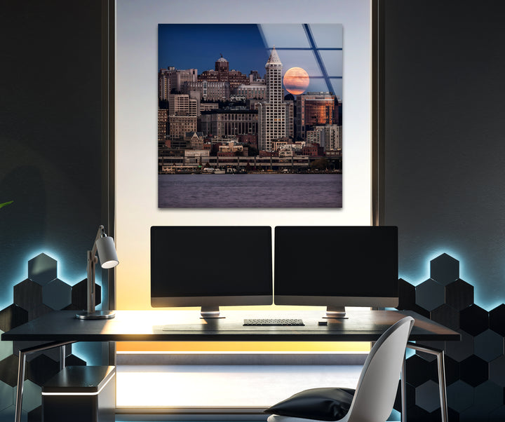 Seattle Skyline Glass Wall Art – Majestic Cityscape with Rising Moon