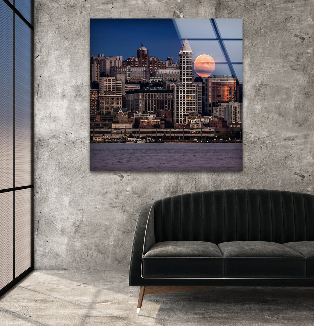 Seattle Skyline Glass Wall Art – Majestic Cityscape with Rising Moon