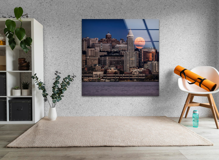 Seattle Skyline Glass Wall Art – Majestic Cityscape with Rising Moon