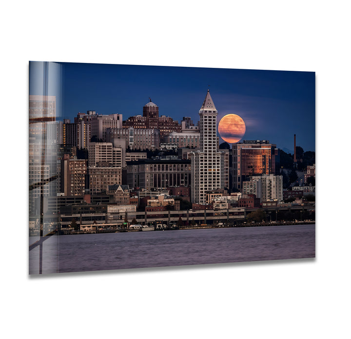 Seattle Skyline Glass Wall Art – Majestic Cityscape with Rising Moon