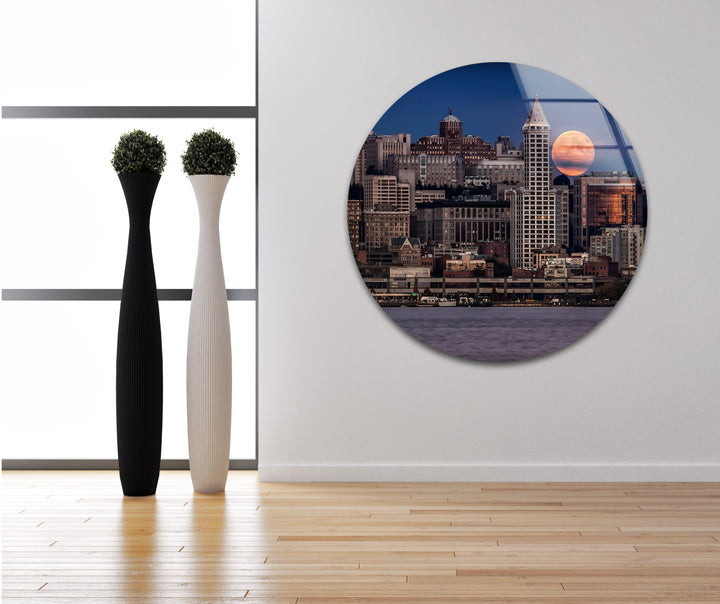 Seattle Skyline Glass Wall Art – Majestic Cityscape with Rising Moon