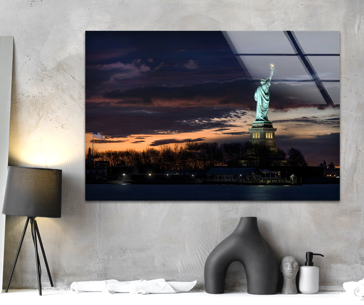 Statue of Liberty Glass Wall Art – Iconic New York Landmark at Sunset