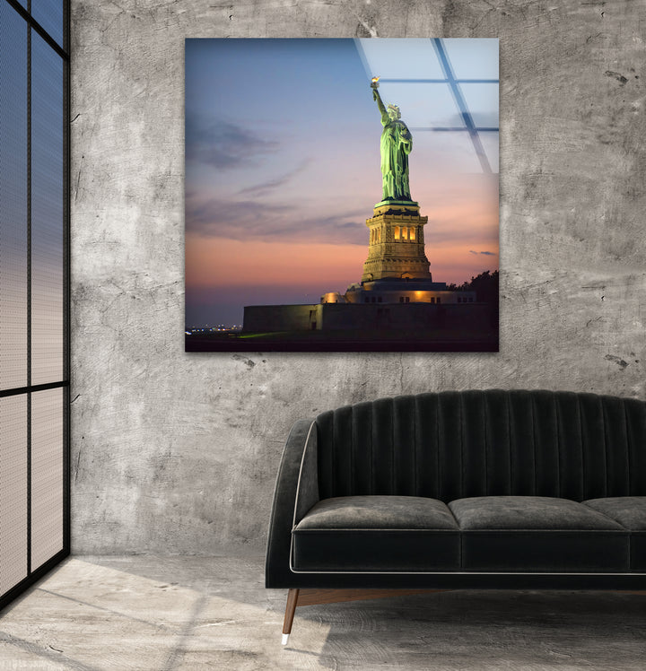 Statue of Liberty Glass Wall Art – Iconic New York Landmark at Dusk