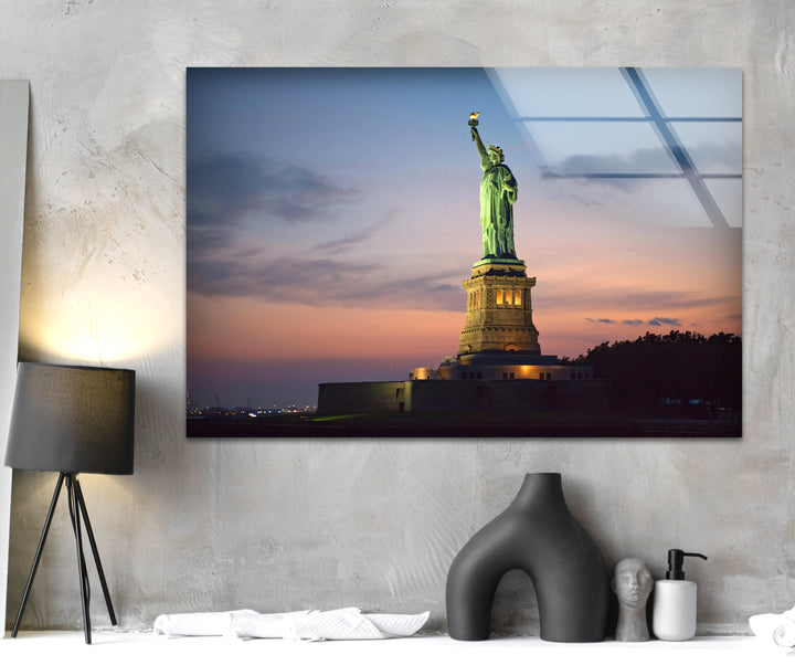 Statue of Liberty Glass Wall Art – Iconic New York Landmark at Dusk