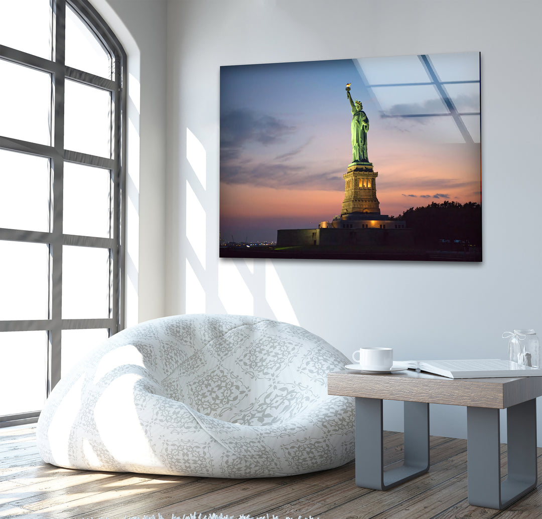 Statue of Liberty Glass Wall Art – Iconic New York Landmark at Dusk