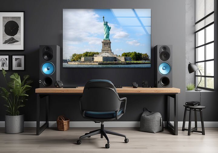 Statue of Liberty Glass Wall Art – Majestic New York Landmark in Daylight