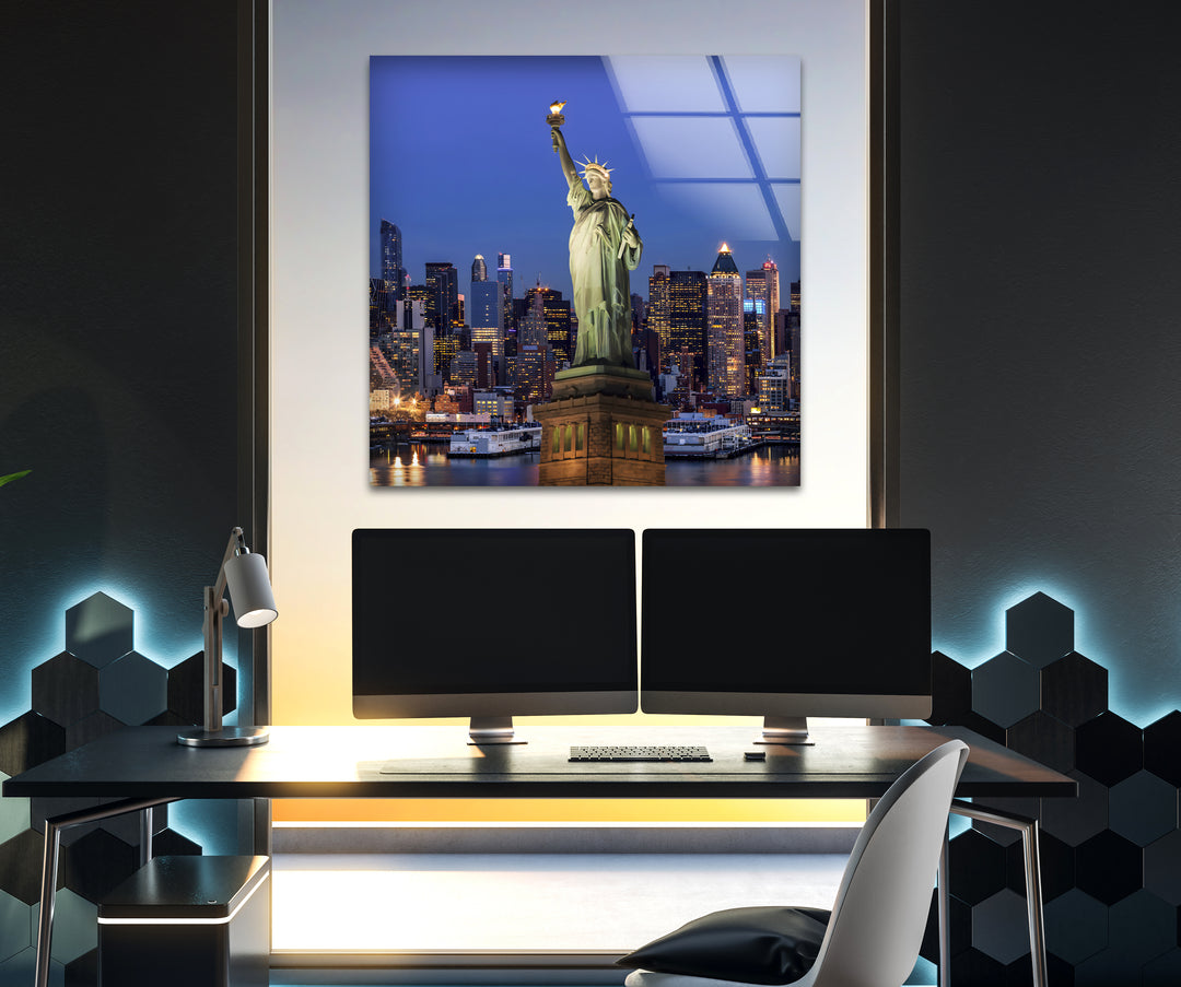 Statue of Liberty Glass Wall Art – Majestic New York Landmark with Illuminated Skyline