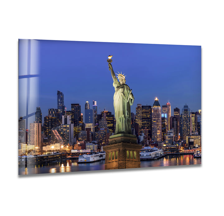 Statue of Liberty Glass Wall Art – Majestic New York Landmark with Illuminated Skyline