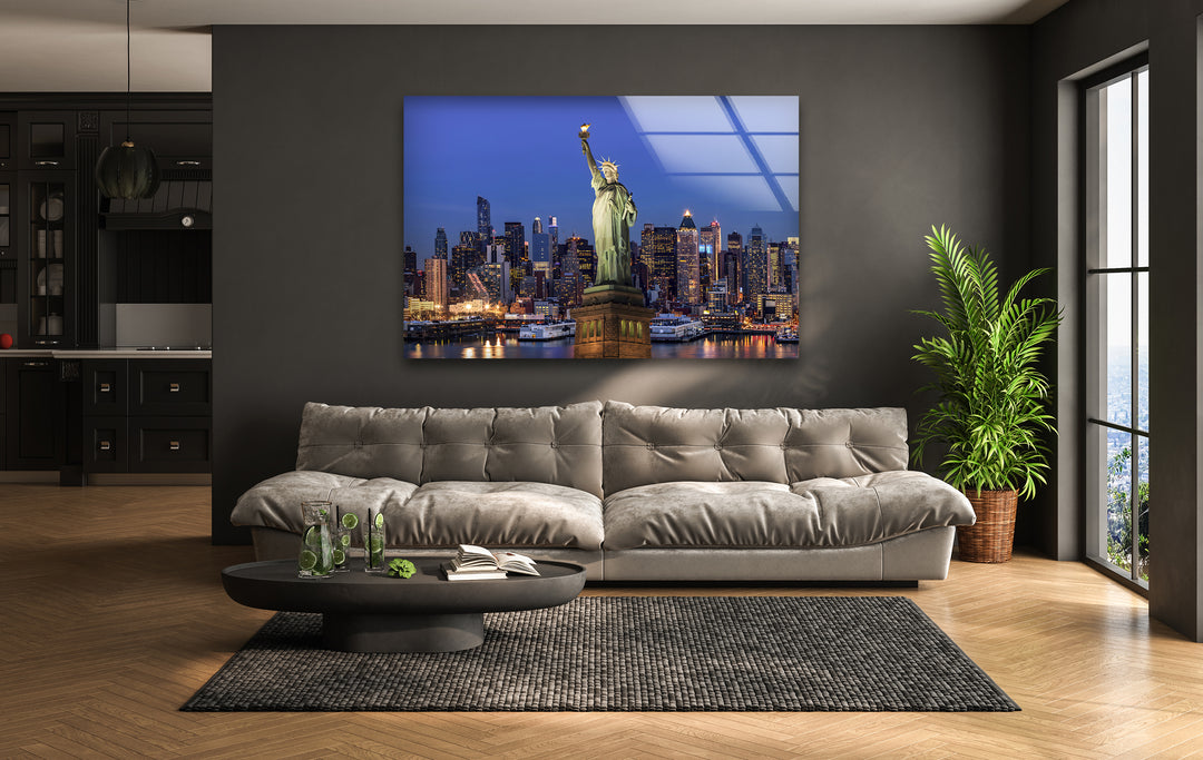 Statue of Liberty Glass Wall Art – Majestic New York Landmark with Illuminated Skyline