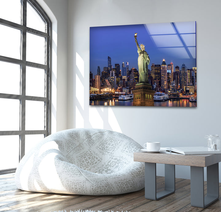 Statue of Liberty Glass Wall Art – Majestic New York Landmark with Illuminated Skyline