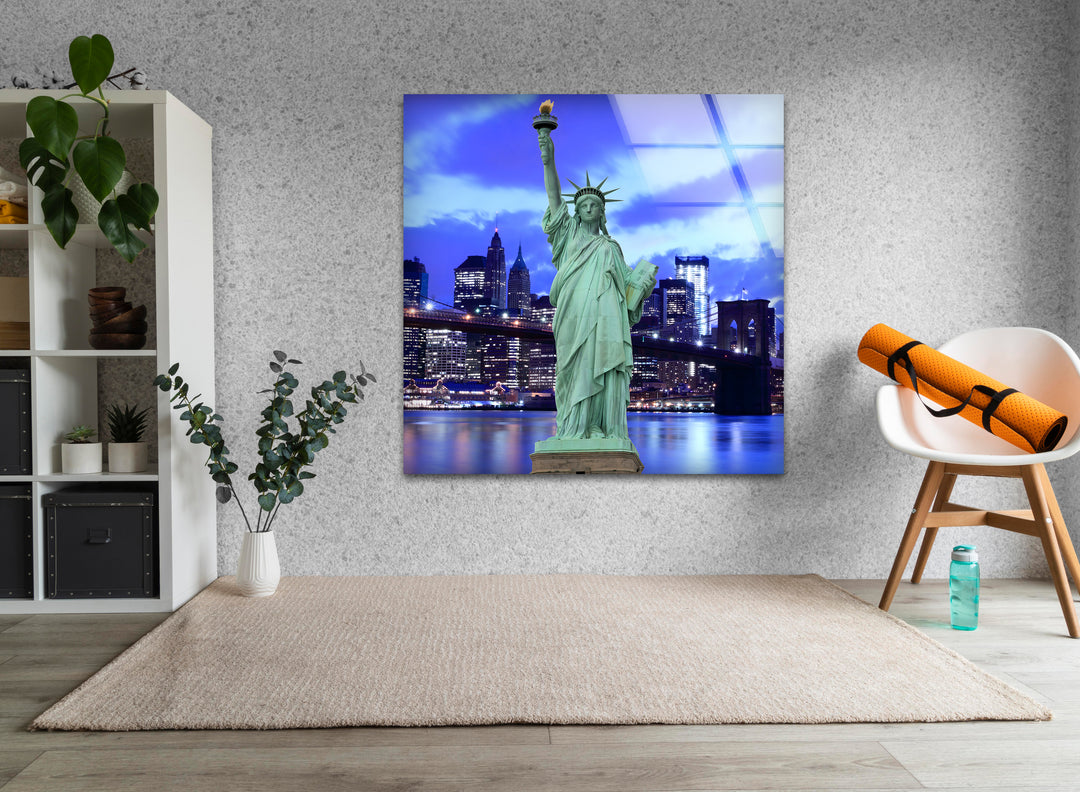 Statue of Liberty Glass Wall Art – Iconic New York Landmark with Brooklyn Bridge View at Night