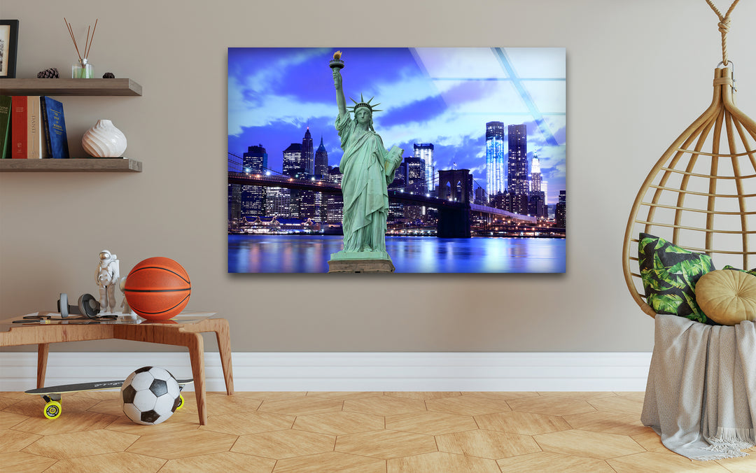 Statue of Liberty Glass Wall Art – Iconic New York Landmark with Brooklyn Bridge View at Night