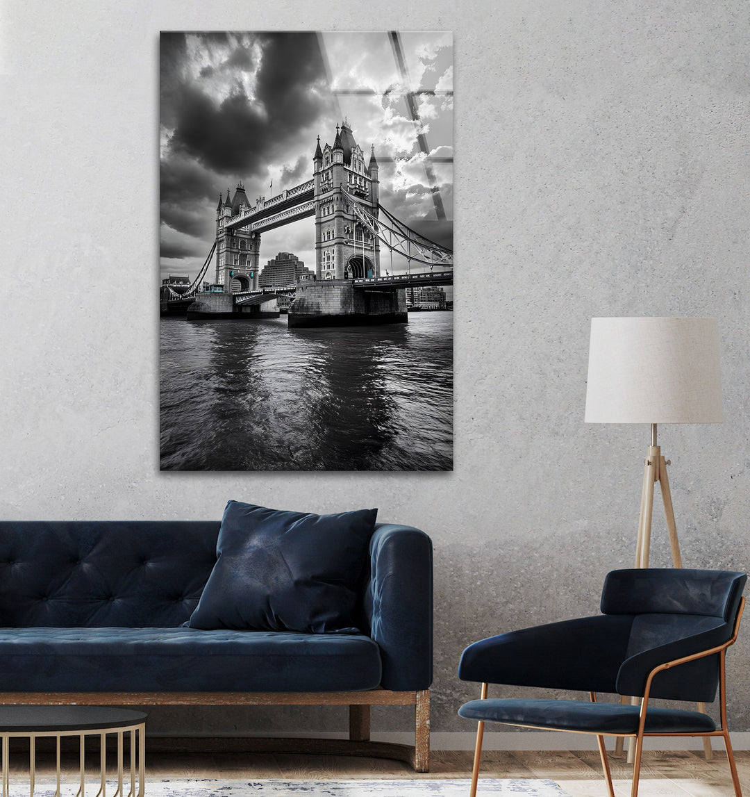 Elegant monochrome artwork showcasing Tower Bridge, one of London’s most famous landmarks.
