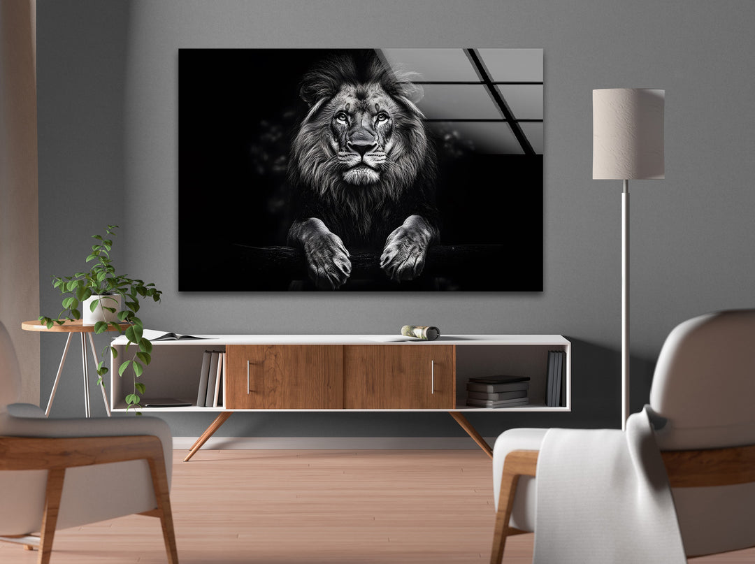 Black-and-white lion artwork on glass, bringing nature’s power and beauty into your home.
