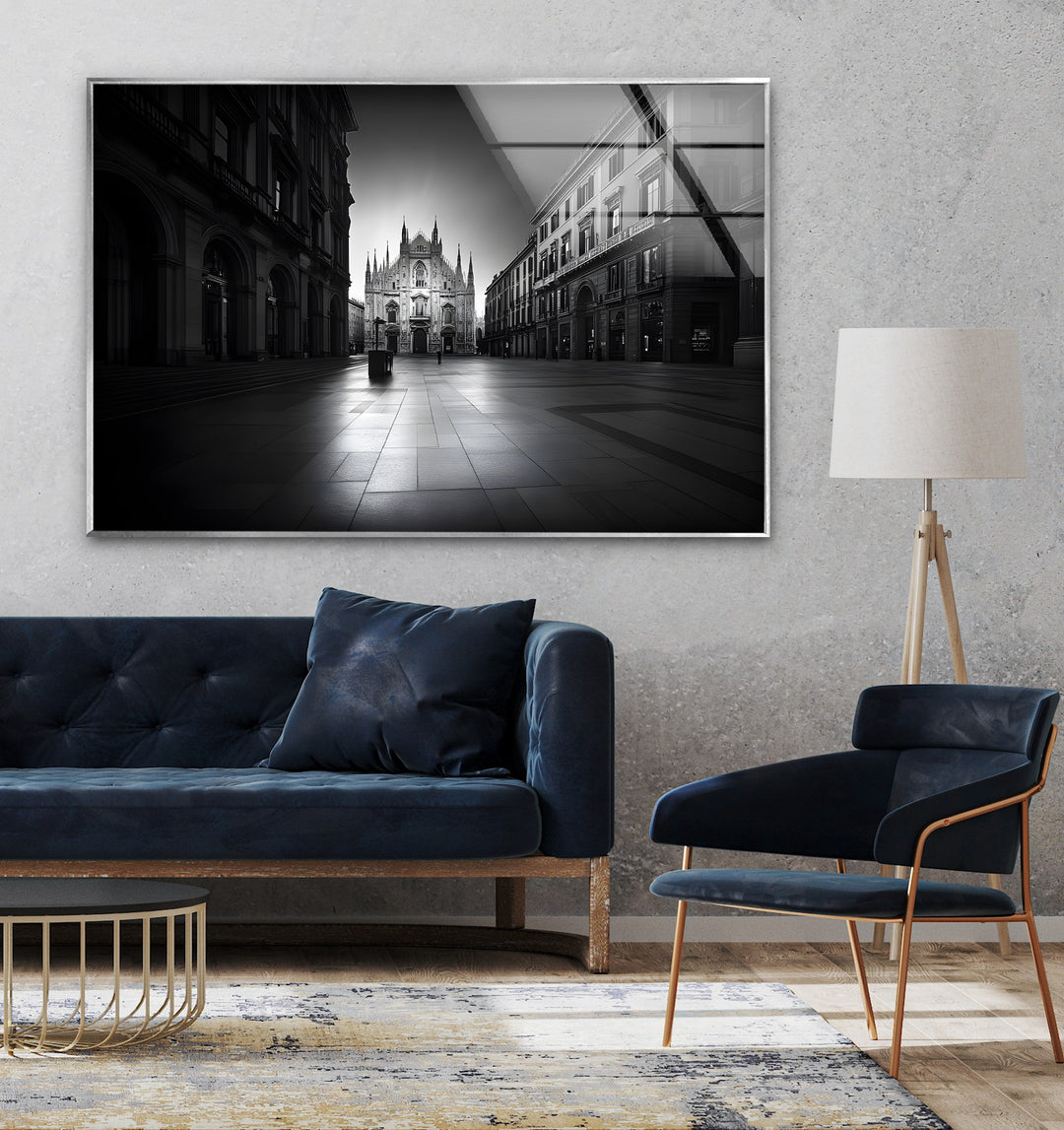 High-contrast black and white glass wall art capturing the grandeur of Milan’s famous cathedral.
