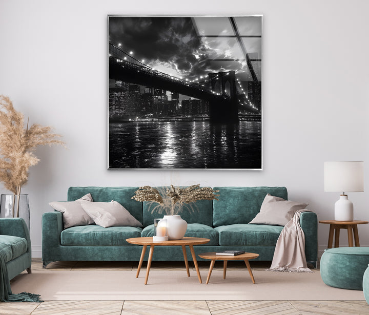 Timeless monochrome glass wall art capturing the essence of New York City’s most famous bridge.
