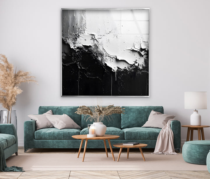 Abstract Black and White: A powerful black-and-white abstract design, ideal for modern and stylish interiors.
