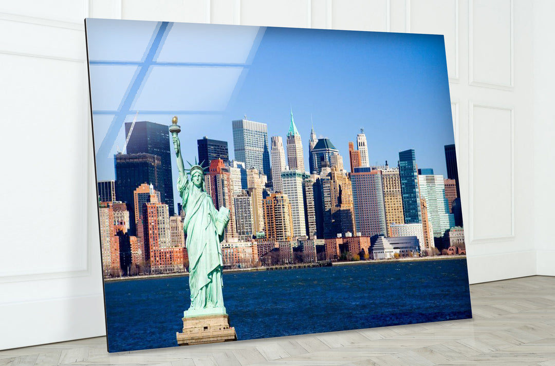 Statue of Liberty Glass Wall Art – Iconic New York Landmark with Stunning Skyline View