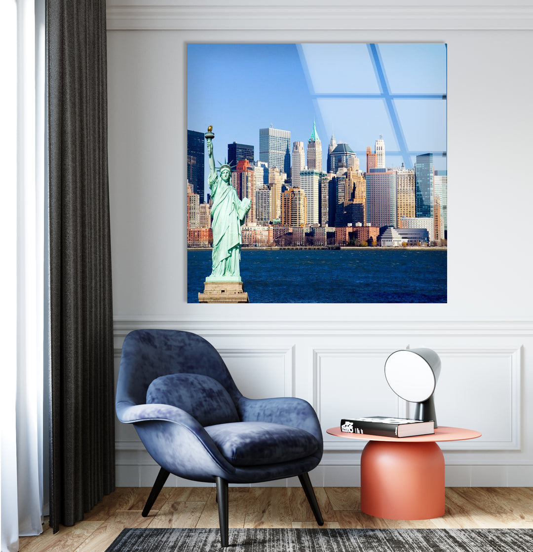 Statue of Liberty Glass Wall Art – Iconic New York Landmark with Stunning Skyline View