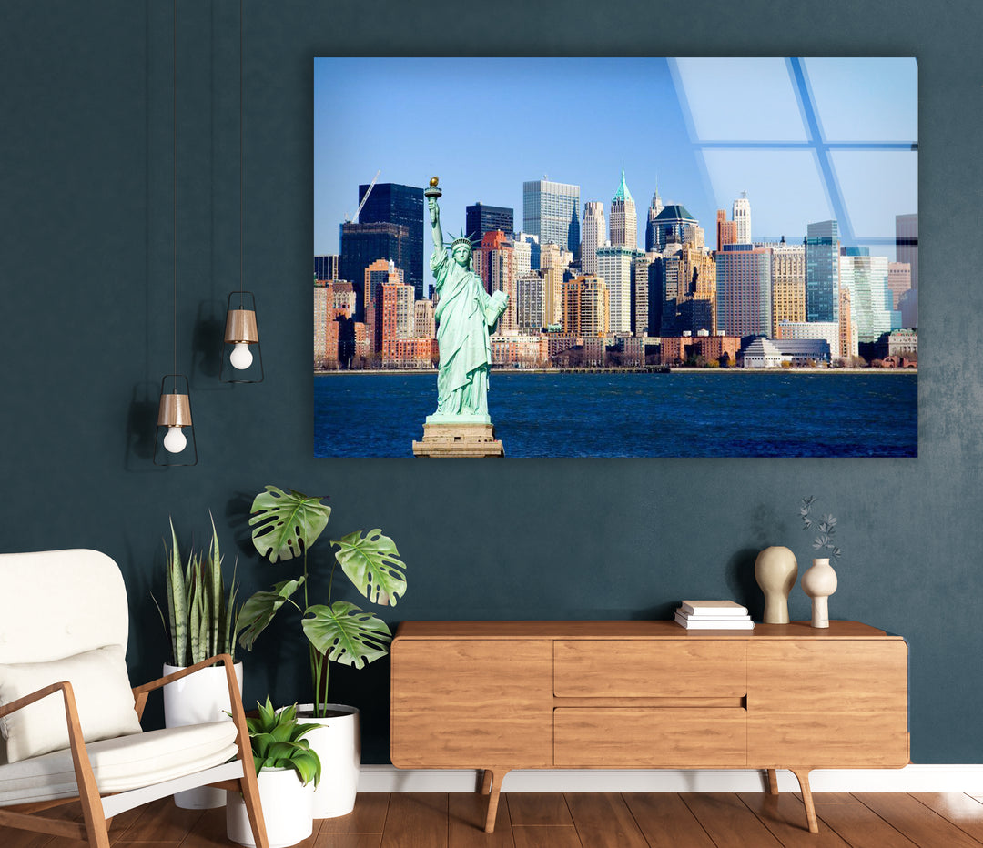 Statue of Liberty Glass Wall Art – Iconic New York Landmark with Stunning Skyline View