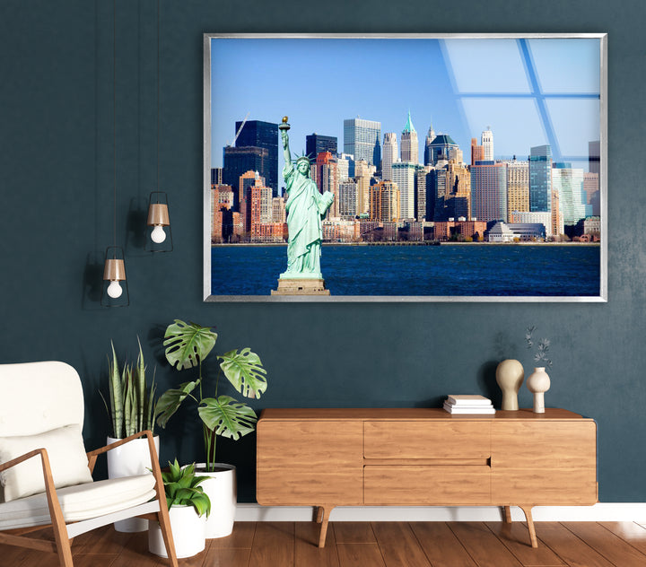 Statue of Liberty Glass Wall Art – Iconic New York Landmark with Stunning Skyline View