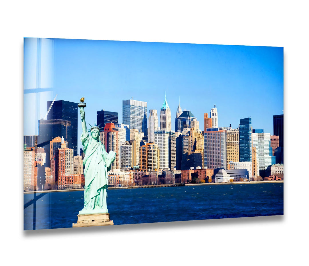 Statue of Liberty Glass Wall Art – Iconic New York Landmark with Stunning Skyline View